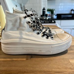 Special edition converse, worn 5 times max, size 6.5